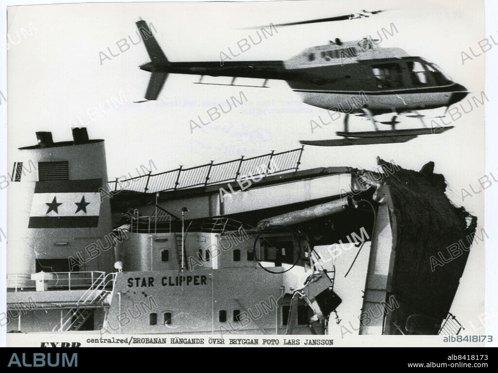 Norwegian ship Star Clipper collided with the Tjörn Bridge in Sweden on January 18, 1980, causing it to collapse. Before anyone was able to stop traffic 8 people, in 7 cars, had died as their vehicles plunged over the edge into the ice-cold water 40 meters below.. Photo: Tommy Wiberg / Expressen / TT code 46.