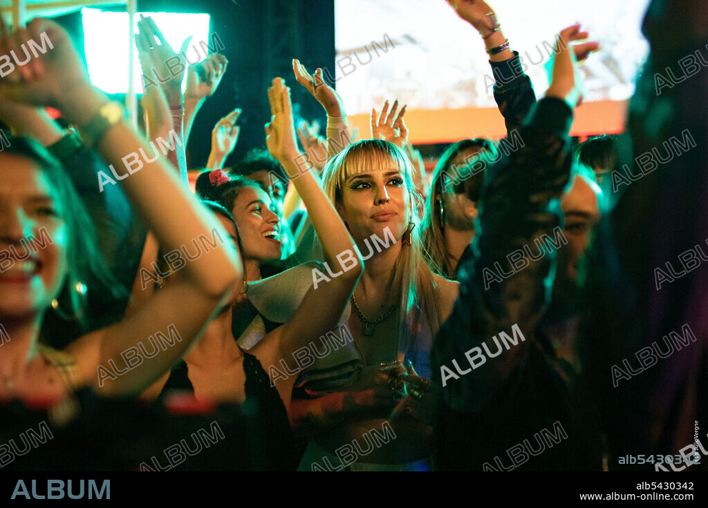 NATALIA DE MOLINA in UNDERCOVER WEDDING CRASHERS, 2021 (OPERACION CAMARON), directed by CARLOS THERON. Copyright LAZONAFILMS.