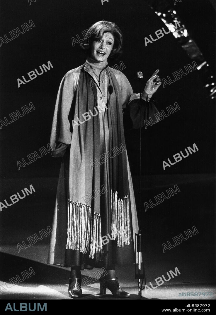 ARKIV 1975-03-22. Karin Falck som TV-värdinna för Eurovisionsschlagerfinalen på St: Eriksmässan i Stockholm 22:a mars 1977.. Foto: Lennart Nygren / SvD / SCANPIX / Kod 11014.