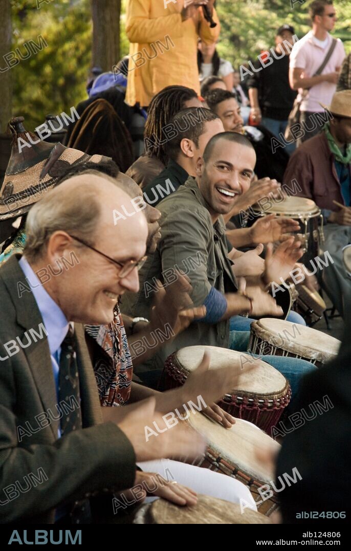 HAAZ SLEIMAN and RICHARD JENKINS in THE VISITOR, 2007, directed by TOM MCCARTHY. Copyright GROUNDWELL PROD./NEXT WEDNESDAY PROD./PARTICIPANT PRODUCTION / WHILDON, JOJO.