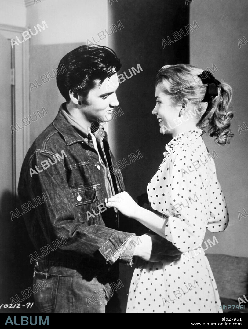 DOLORES HART y ELVIS PRESLEY en LOVING YOU, 1957, dirigida por HAL KANTER. Copyright PARAMOUNT PICTURES.