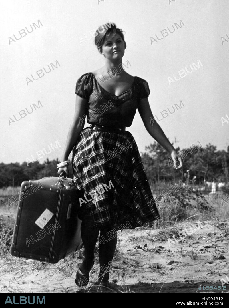 CLAUDIA CARDINALE en LA CHICA CON LA MALETA, 1961 (LA RAGAZZA CON LA VALIGIA), dirigida por VALERIO ZURLINI.