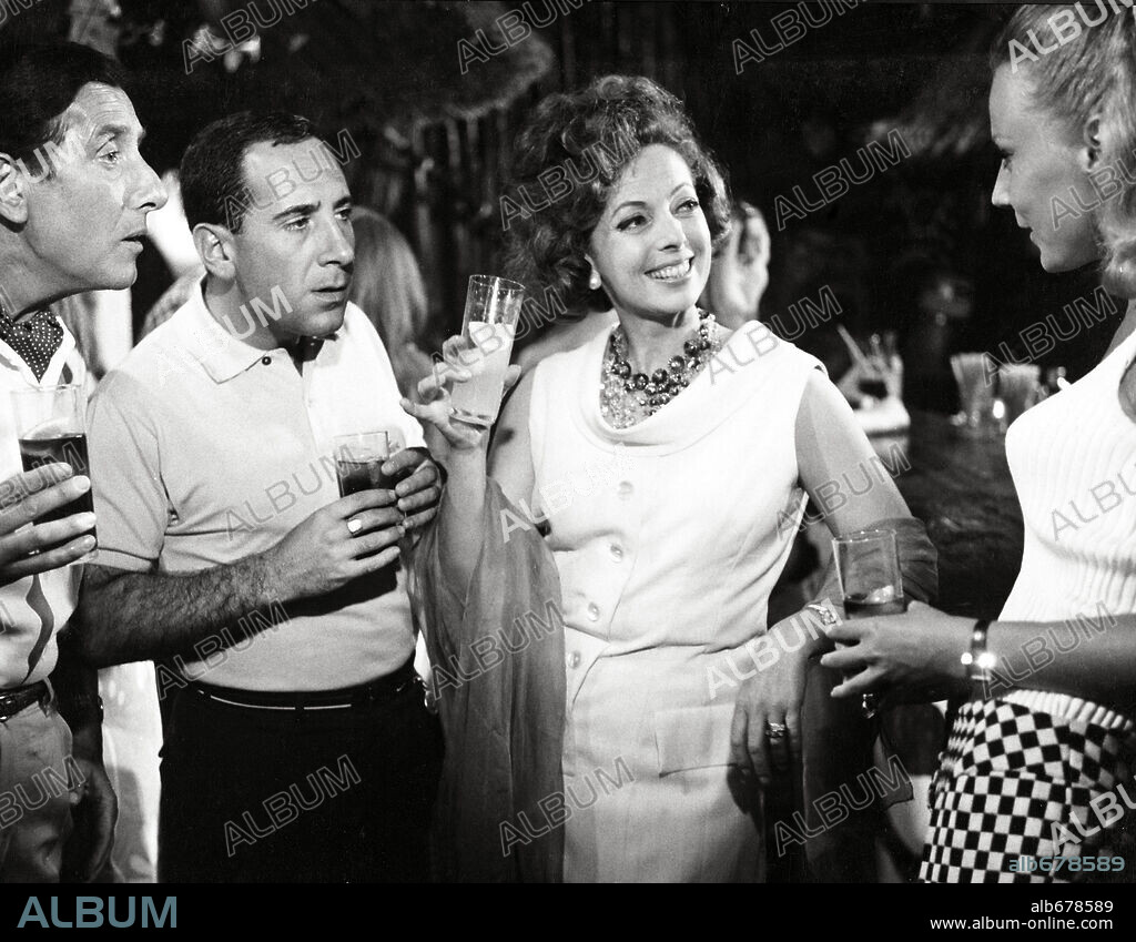 ALFREDO LANDA, MANOLO GOMEZ BUR y MARGOT COTTENS en AMOR A LA ESPAÑOLA, 1967.