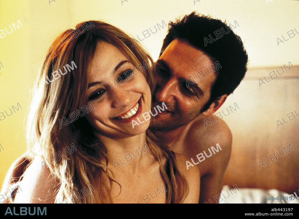 ERNESTO ALTERIO y NATALIA VERBEKE en EL OTRO LADO DE LA CAMA, 2002, dirigida por EMILIO MARTINEZ-LAZARO. Copyright TELESPAN PRODUCCIONES/IMPALA/TELECINCO.
