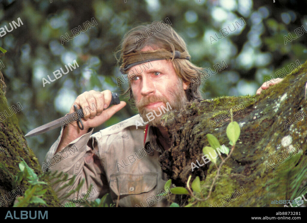CHUCK NORRIS en DESAPARECIDO EN COMBATE 2, 1985 (MISSING IN ACTION 2: THE BEGINNING), dirigida por LANCE HOOL. Copyright The Cannon Group Inc.