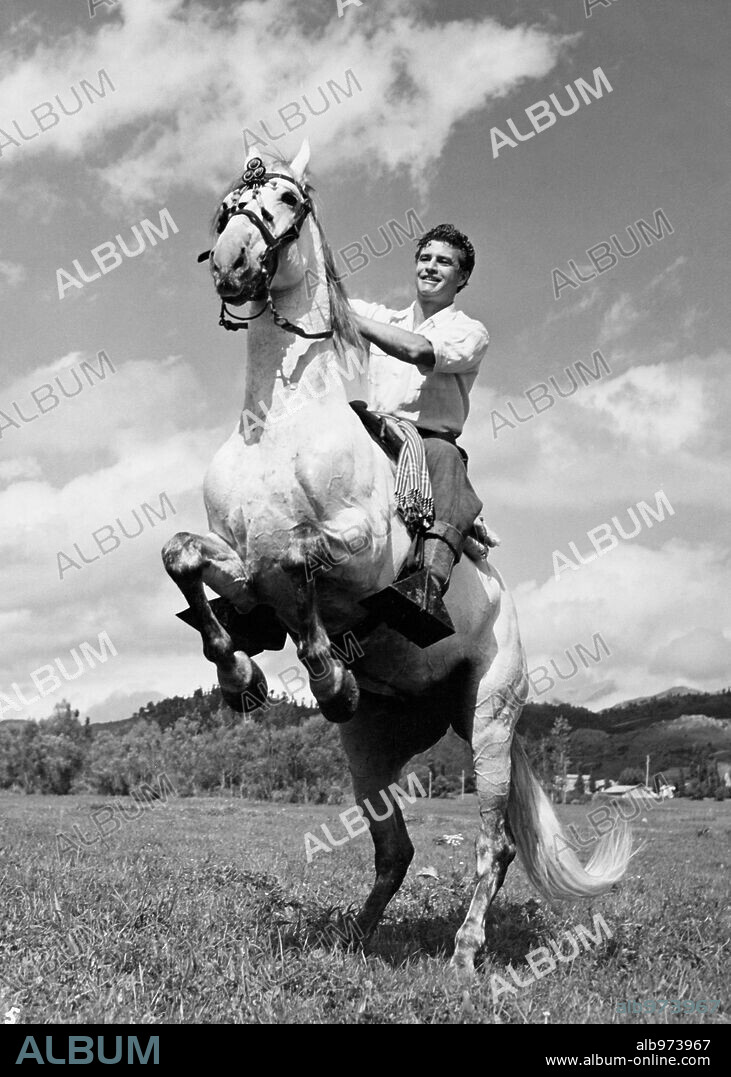 ALBERTO RUSCHEL en ORGULLO, 1955, dirigida por MANUEL MUR OTI. Copyright CELTA FILMS.