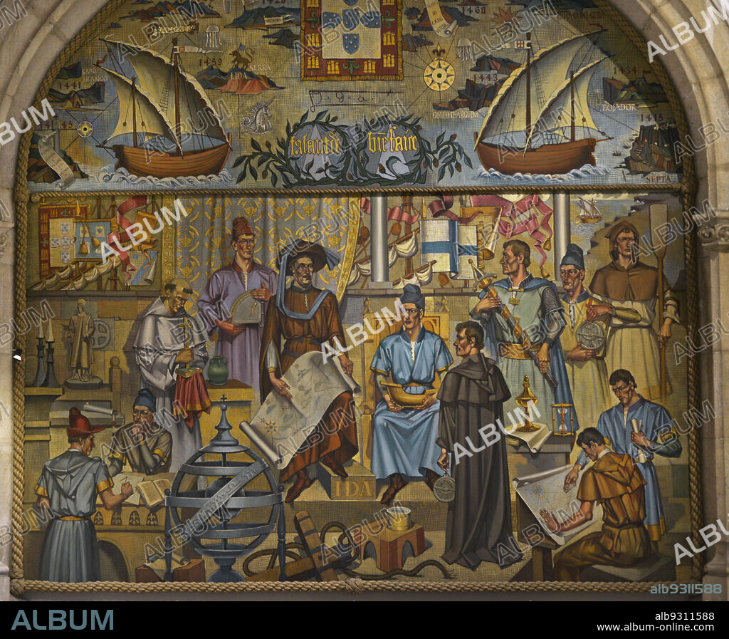 SEVERO PORTELA JUNIOR (1898-1985). PORTUGUESE PAINTER.. Historia de Portugal. "Alegoría de la Escuela de Sagres". El mito de la "Escuela de Sagres" se propagó pocas décadas después de la muerte del infante Enrique (1394-1460). A pesar de que en realidad nunca existió, debe ser interpretado como un grupo de individuos reunidos con el único objetivo de la exploración marítima. Sosteniendo un mapa marítimo entre las manos, Enrique el Navegante. Pintura por el artista portugués Severo Portela Junior (1898-1985), 1970. Museo de Marina. Lisboa. Portugal.