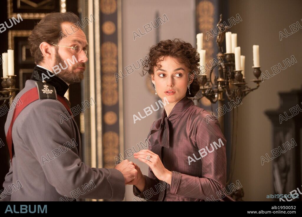 JUDE LAW and KEIRA KNIGHTLEY in ANNA KARENINA, 2012, directed by JOE WRIGHT. Copyright STUDIO CANAL/WORKING TITLE FILMS.
