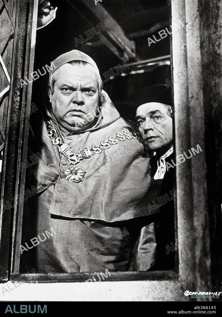 ORSON WELLES and PAUL SCOFIELD in A MAN FOR ALL SEASONS, 1966, directed by FRED ZINNEMANN. Copyright COLUMBIA PICTURES.