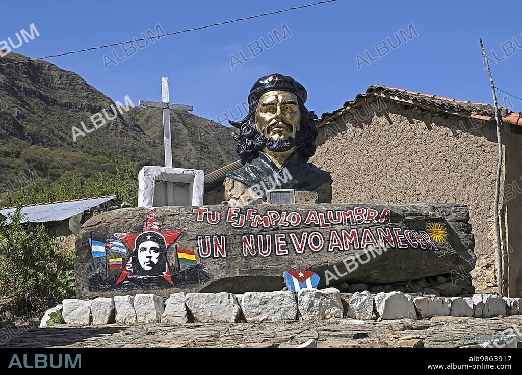 Monument to El Che in the village La Higuera where Che Guevara was killed by the Bolivian army, Vallegrande Province, Santa Cruz Department, Bolivia, South America.