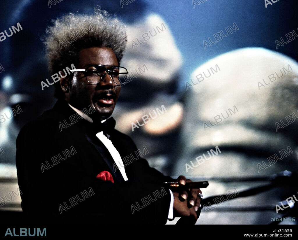 VING RHAMES in DON KING: ONLY IN AMERICA, 1997 (DON KING: ONLY IN AMERICA-TV), directed by JOHN HERZFELD. Copyright HOME BOX OFFICE (HBO)/LAFRAY INC/THOMAS CARTER COMPANY / GREENE, BOB.