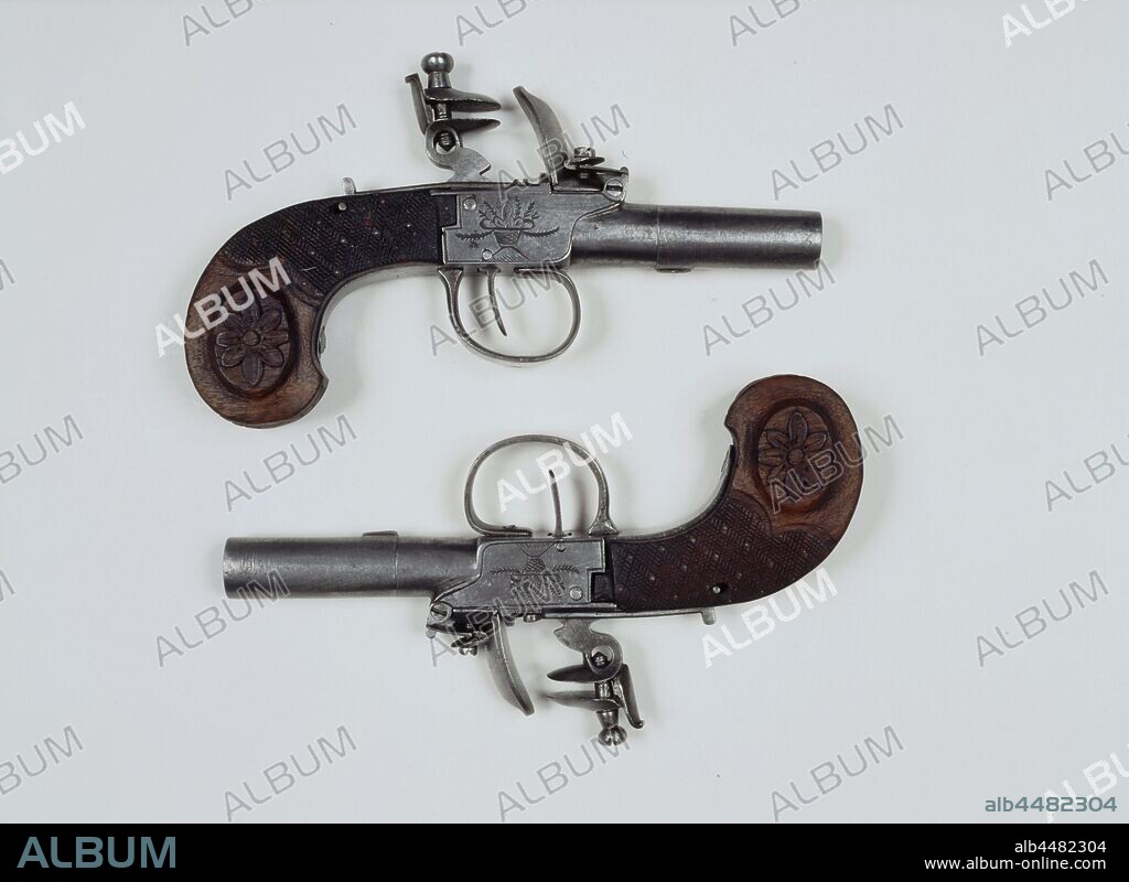 Pocket gun with flint lock, part of torque. Round smooth barrel, removable. Iron fittings. Engraved on lock case. Walk marked LEG. Scottish model, Netherlands, anonymous, Schotland, c. 1800 - c. 1850, iron (metal), wood (plant material), silver (metal), inlay (process), l, cm l 65 cm l 44 cm d 12.5 mm.