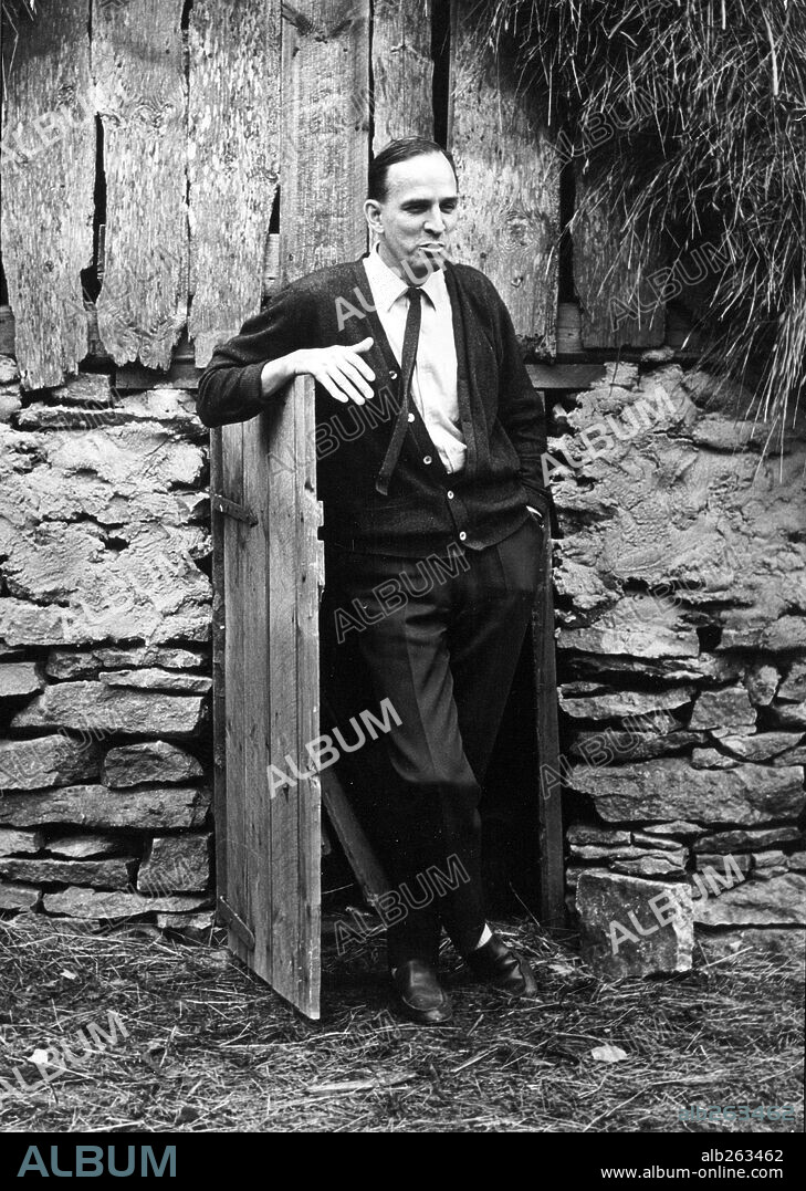 INGMAR BERGMAN en LA VERGUENZA, 1968 (SKAMMEN), dirigida por INGMAR BERGMAN. Copyright CINEMATOGRAPH AB.