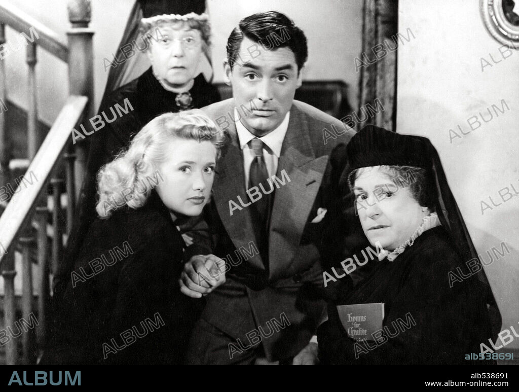 CARY GRANT, JEAN ADAIR, JOSEPHINE HULL and PRISCILLA LANE in ARSENIC AND OLD LACE, 1944, directed by FRANK CAPRA. Copyright WARNER BROTHERS.
