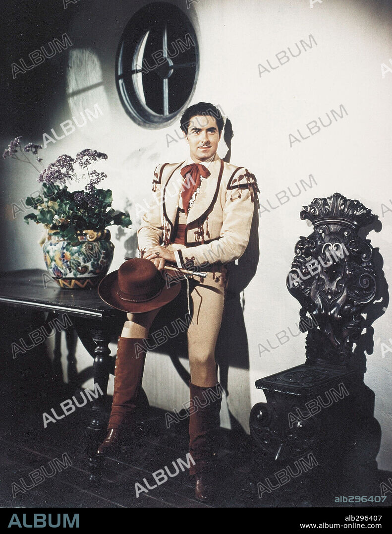 TYRONE POWER in THE MARK OF ZORRO, 1940, directed by ROUBEN MAMOULIAN. Copyright 20TH CENTURY FOX.