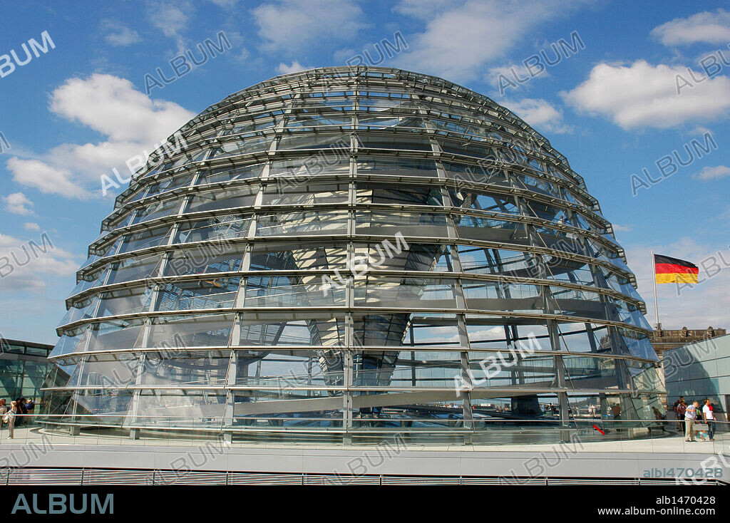 ARTE S. XX. ALEMANIA. REICHSTAG. Sede del Parlamento alemán. Exterior de la CUPULA diseñada por el arquitecto inglés Norman Foster. Berlín.