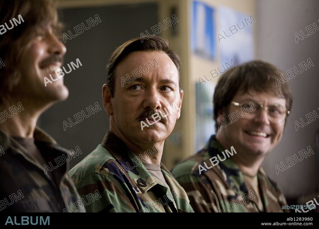 GEORGE CLOONEY and KEVIN SPACEY in THE MEN WHO STARE AT GOATS, 2009, directed by GRANT HESLOV. Copyright BBC FILMS.