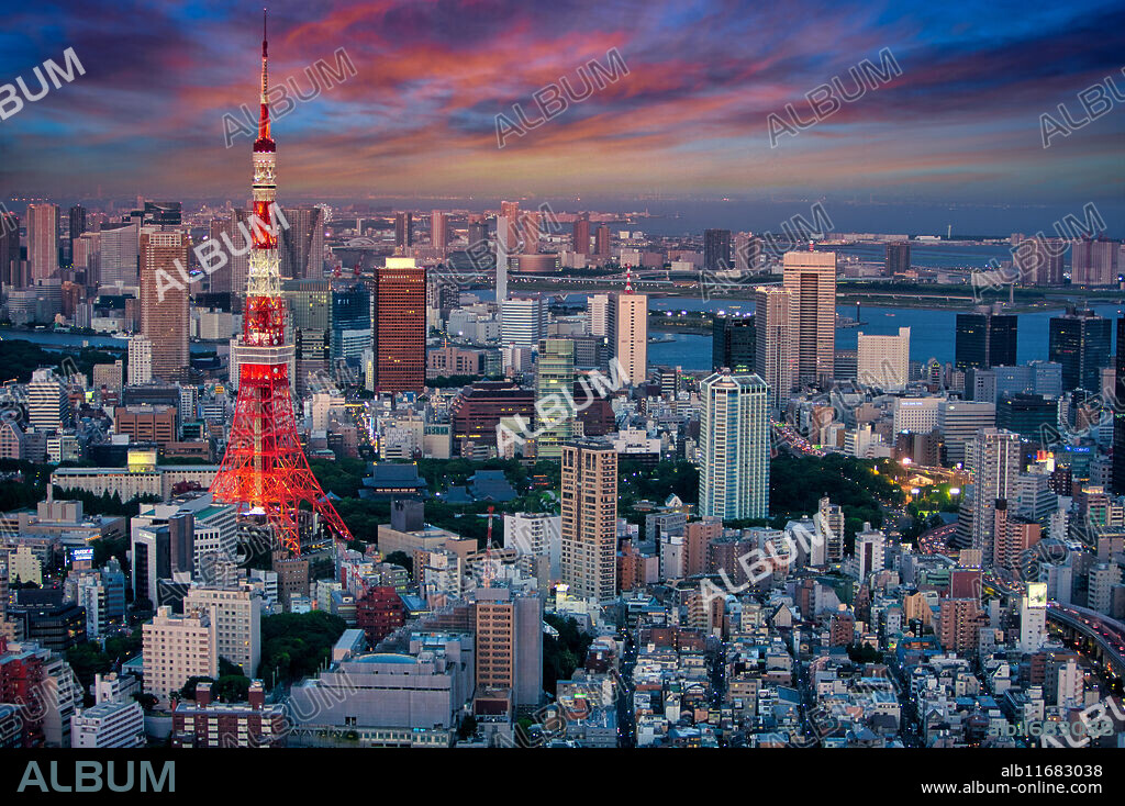 Tokyo Tower, Tokyo City View, Roppongi Hills Mori Tower, Tokyo, Japan.