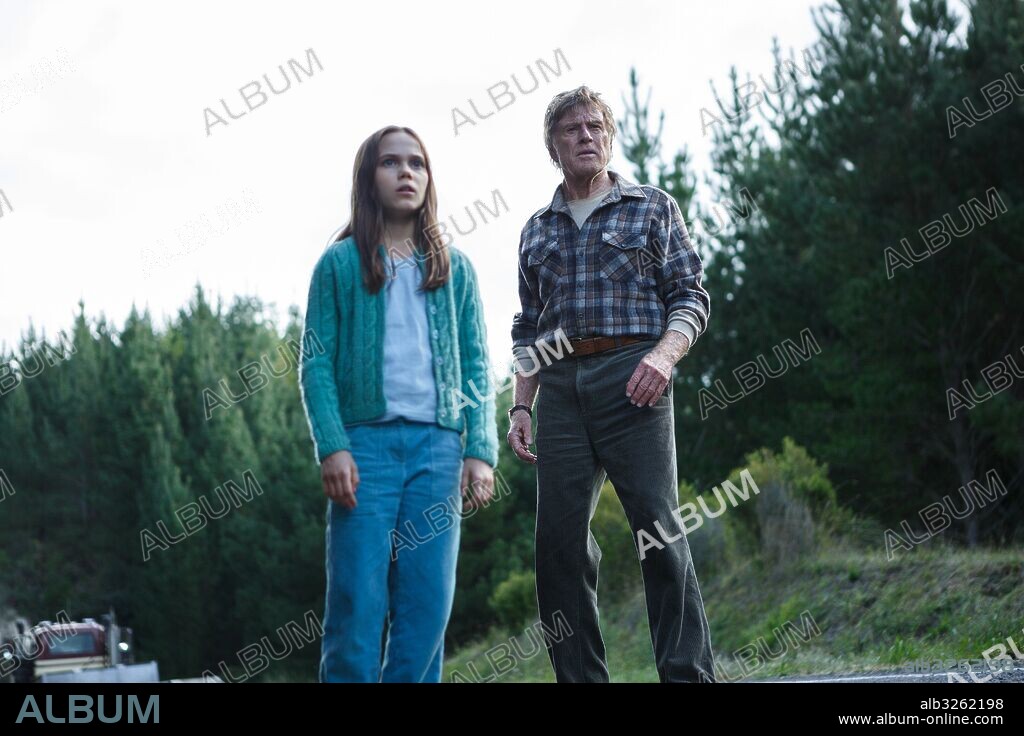 OONA LAURENCE y ROBERT REDFORD en PETER Y EL DRAGÓN, 2016 (PETE'S DRAGON), dirigida por DAVID LOWERY. Copyright WALT DISNEY PRODUCTIONS.