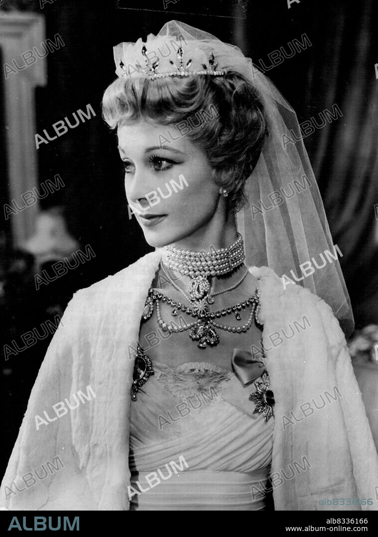The Princess Will Gasp At This Vision Of Vivien - Even Princess Margaret will gasp with delight when she sees this lovely vision - Vivien Leigh - walk on the stage at the Phonix Theatre, London, in the new Terence Rattigan comedy, 'The Sleeping Prince'. Vivien, dressed in the 1911 period, with a blonde wig, white evening dress and a pale blue frilly shoulder wrap will also wear pearls as she plays the part of Elaine Dagenham. The Princess will see her tomorrow (Tuesday) when she attends one of the charity performances which precede the opening on Thursday. October 31, 1953. (Photo by Reuterphoto).