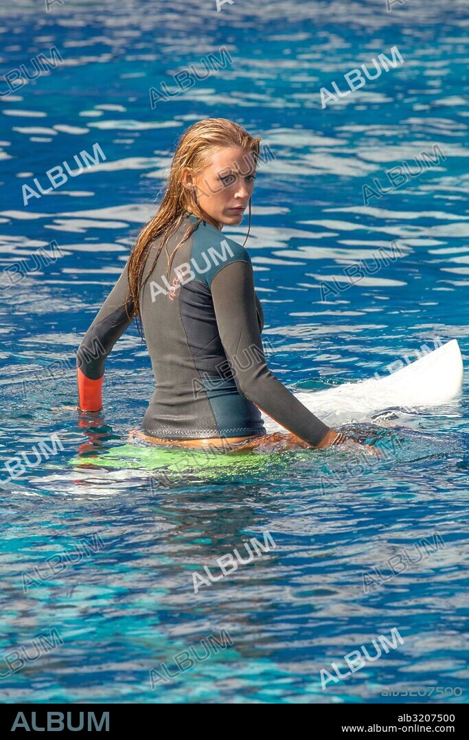 BLAKE LIVELY en INFIERNO AZUL, 2016 (THE SHALLOWS), dirigida por JAUME COLLET-SERRA. Copyright COLUMBIA PICTURES/OMBRA FILMS/WEIMARANER REPUBLIC PICTURES.