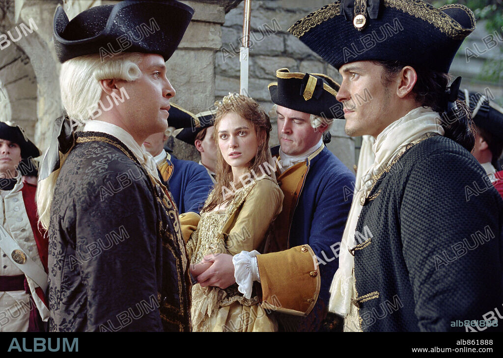 ERIC BLORE, KEIRA KNIGHTLEY, ORLANDO BLOOM y TOM HOLLANDER en PIRATAS DEL CARIBE: EL COFRE DEL HOMBRE MUERTO, 2006 (PIRATES OF THE CARIBBEAN: DEAD MAN'S CHEST), dirigida por GORE VERBINSKI. Copyright DISNEY ENTERPRISES / MOUNTAIN, PETER.