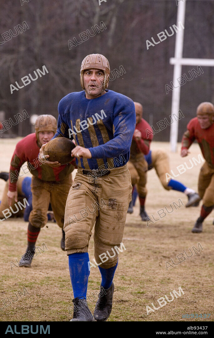 GEORGE CLOONEY en ELLA ES EL PARTIDO, 2008 (LEATHERHEADS), dirigida por GEORGE CLOONEY. Copyright CASEY SILVER PRODUCTIONS/OUTLAW PROD/SMOKE HOUSE / GORDON, MELINDA SUE.
