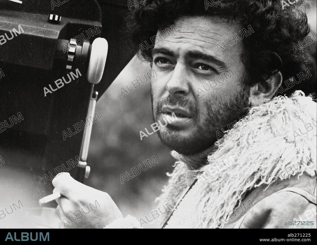 GLAUBER ROCHA en CABEZAS CORTADAS, 1970, dirigida por GLAUBER ROCHA. Copyright PROFILMES.