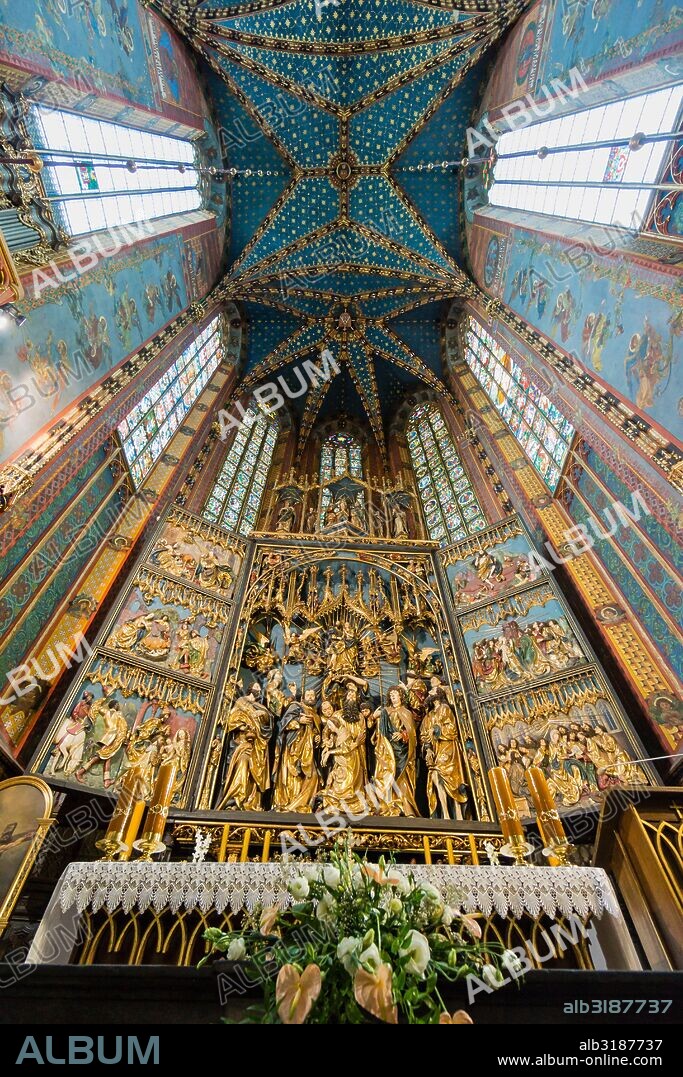 Retablo de Veit Stoss, retablo de madera más grande de toda Europa,  tallado entre 1477 y 1489, de estilo gótico tardío, basílica de Santa María -iglesia de la Asunción de la Santísima Virgen María-, estilo gotico, Cracovia,Polonia,  eastern europe.