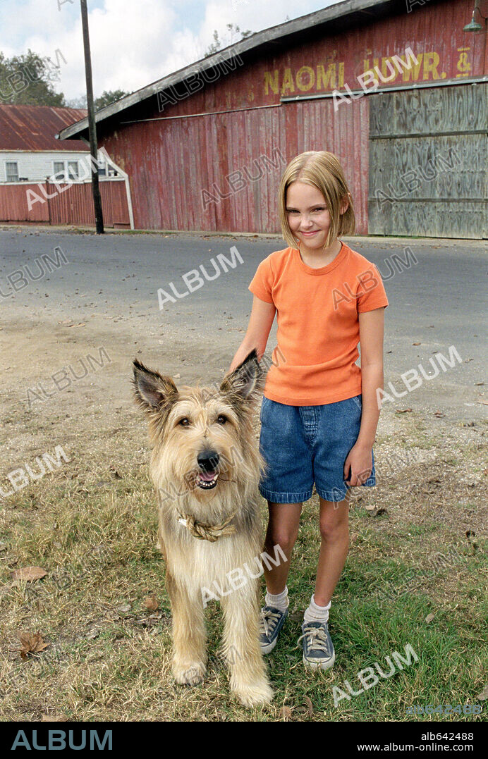 ANNASOPHIA ROBB in BECAUSE OF WINN-DIXIE, 2005, directed by WAYNE WANG. Copyright 20TH CENTURY FOX.