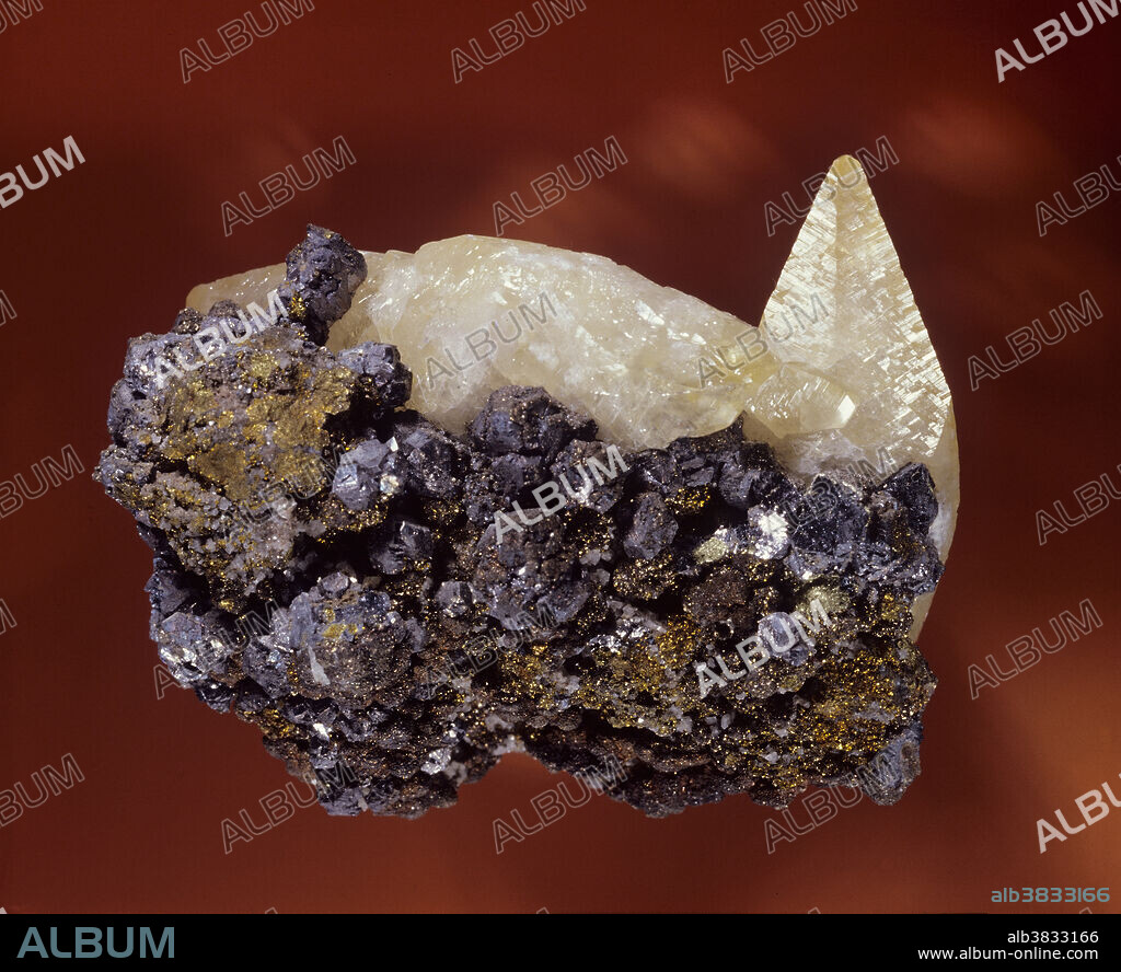 Calcite (Calcium carbonate) is a very common mineral that occurs in many rocks such as limestone and chalk. Well developed crystals of calcite are found rather rarely in druses and other cavities.