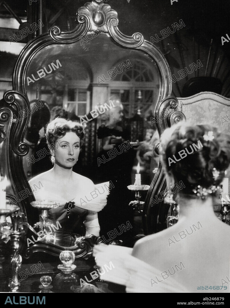 DANIELLE DARRIEUX en MADAME DE.. ., 1953, dirigida por MAX OPHÜLS.