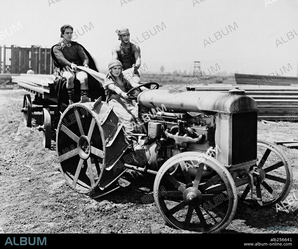 FRANCIS X. BUSHMAN, MAY McAVOY and RAMON NOVARRO in BEN-HUR, 1925 (BEN-HUR: A TALE OF THE CHRIST), directed by FRED NIBLO. Copyright M.G.M.