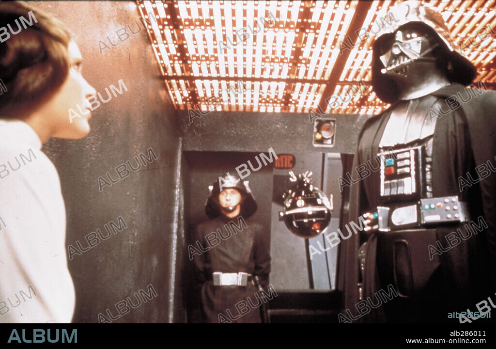 CARRIE FISHER and DAVID PROWSE in STAR WARS: EPISODE IV-A NEW HOPE, 1977, directed by GEORGE LUCAS. Copyright LUCASFILM/20TH CENTURY FOX.