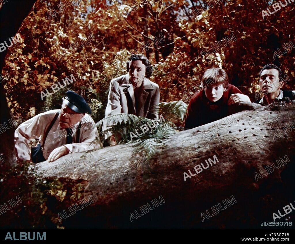 EDMUND GWENN, JOHN FORSYTHE, MILDRED NATWICK y SHIRLEY MACLAINE en PERO... QUIEN MATO A HARRY?, 1955 (THE TROUBLE WITH HARRY), dirigida por ALFRED HITCHCOCK. Copyright Alfred J. Hitchcock Productions.