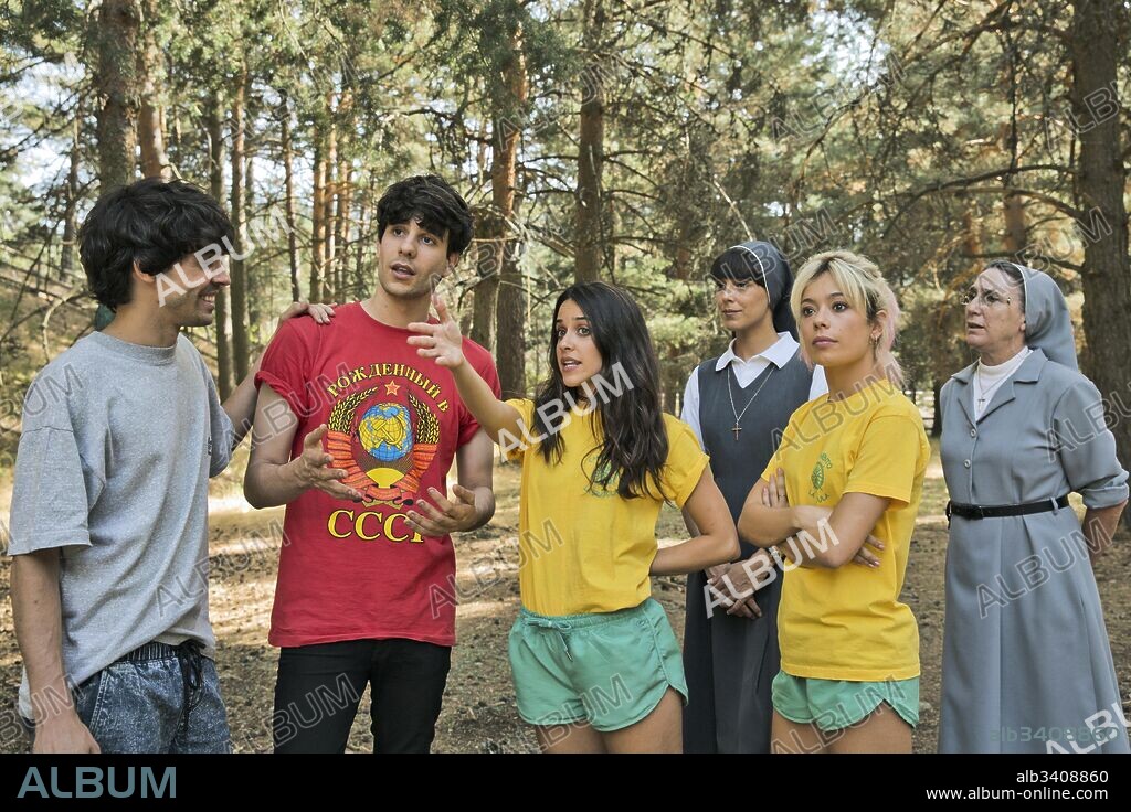 ANNA CASTILLO, BELEN CUESTA, GRACIA OLAYO, JAVIER AMBROSSI, JAVIER CALVO y MACARENA GARCIA en LA LLAMADA, 2017, dirigida por JAVIER AMBROSSI y JAVIER CALVO. Copyright Apache Films / Sábado Películas / RTVE.