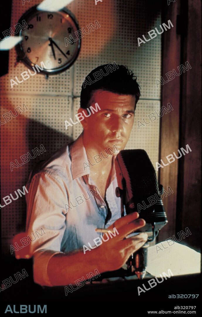 MEL GIBSON in THE YEAR OF LIVING DANGEROUSLY, 1982, directed by PETER WEIR. Copyright M.G.M/UNITED ARTIST.