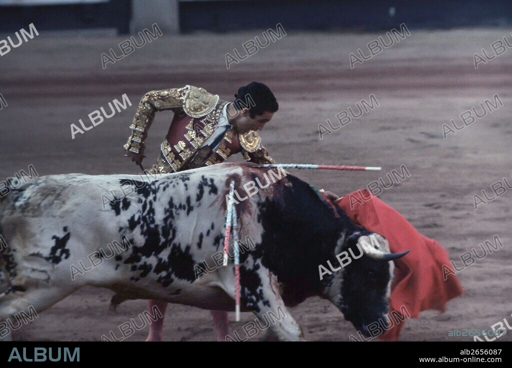 CAMINO , PACO  MATADOR DR TOROS ESPAÑOL . CAMAS 1941-  PLAZA DE TOROS DE VALENCIA . FALLAS 1969;.
