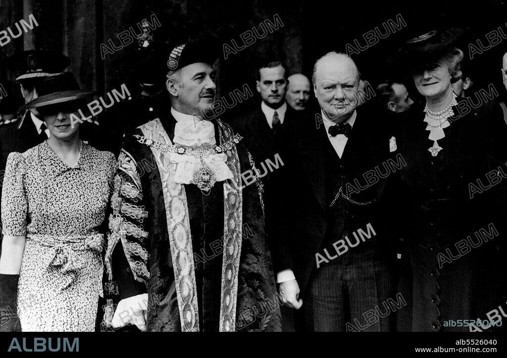 Mr. Winston Churchill Receives Freedom Of The City Of London - Mr. and Mrs. Winston Churchill with the Lord Mayor and Lady Mayoress (Sir Samuel and Lady Joseph) leaving the Guildhall after the Prime Minister had received the Freedom of the City.The Prime Minister received a great welcome when he drove through London to receive the Freedom of the City at the Guildhall. June 30, 1943.