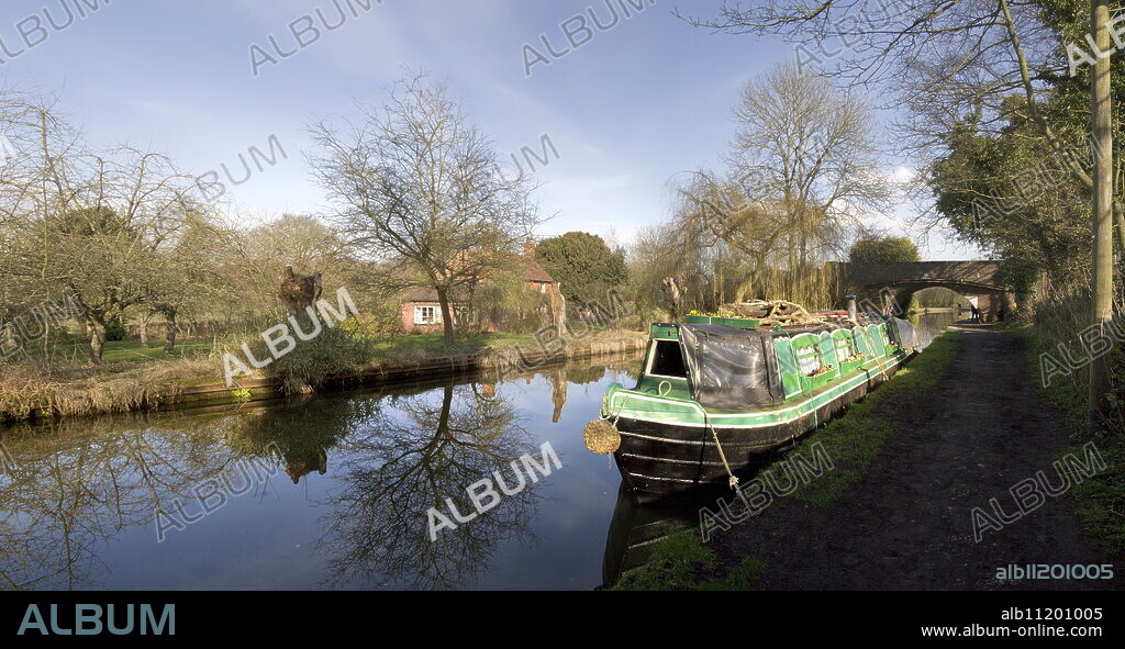 Lapworth flight of locks, Stratford-upon-Avon Canal, Warwickshire, England, United Kingdom, Europe.
