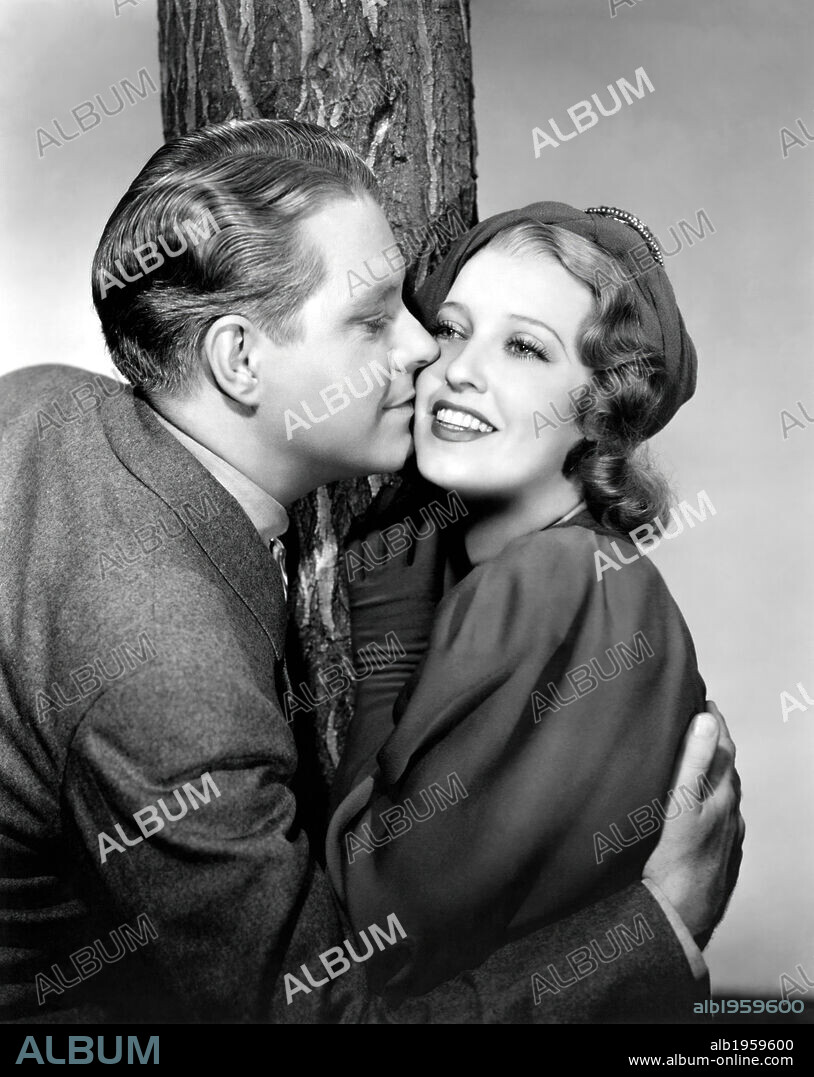 JEANETTE MACDONALD and NELSON EDDY in SWEETHEARTS, 1938, directed by W. S. VAN DYKE. Copyright M.G.M.