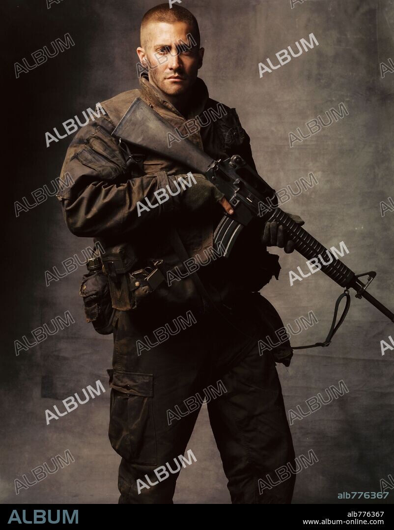 JAKE GYLLENHAAL dans JARHEAD, 2005, réalisé par SAM MENDES. Copyright UNIVERSAL PICTURES / DUHAMEL, FRANÇOIS.