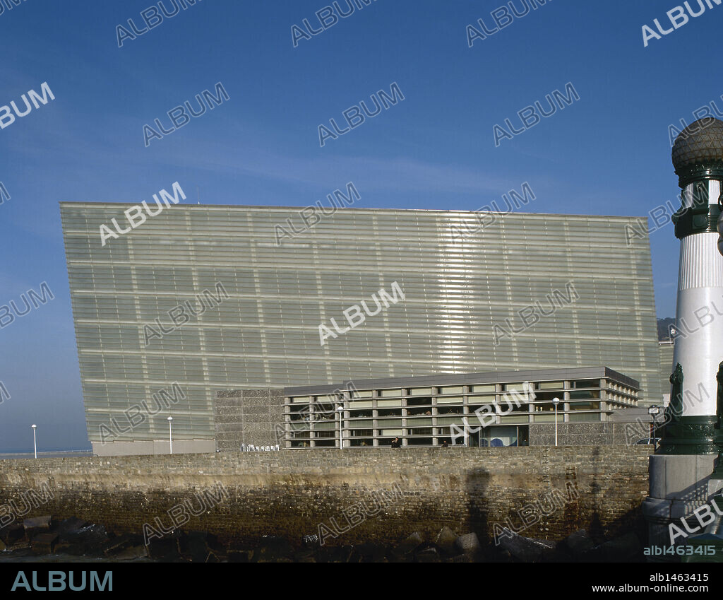ARTE S. XX. ESPAÑA. EDIFICIO KURSAAL, sede del Palacio de Congresos, construido por el arquitecto español Rafel MONEO (n. Tudela, 1937). Fue inaugurado el 23 de agosto de 1999. SAN SEBASTIAN (DONOSTIA). Provincia de Guipúzcoa. País Vasco.