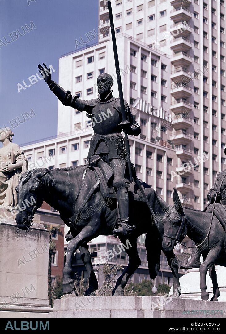 LORENZO COULLAUT VALERA (1876-1932). DETALLE DEL MONUMENTO A CERVANTES SITUADO EN PLAZA DE ESPAÑA DESDE 1960 CON MOTIVO DEL TERCER ANIVERSARIO DE LA MUERTE DEL ESCRITOR.