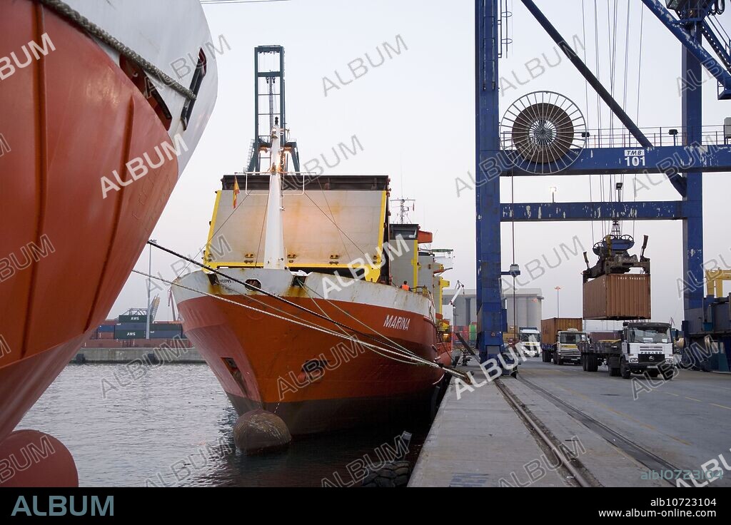 Loading cargo containers in ship, Port of Bilbao, Santurtzi. Biscay, Euskadi, Spain.