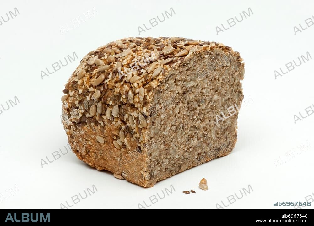 Deutschland, Köln, Bäckerei "Der Brotspezialist", Mehrkornbrot.