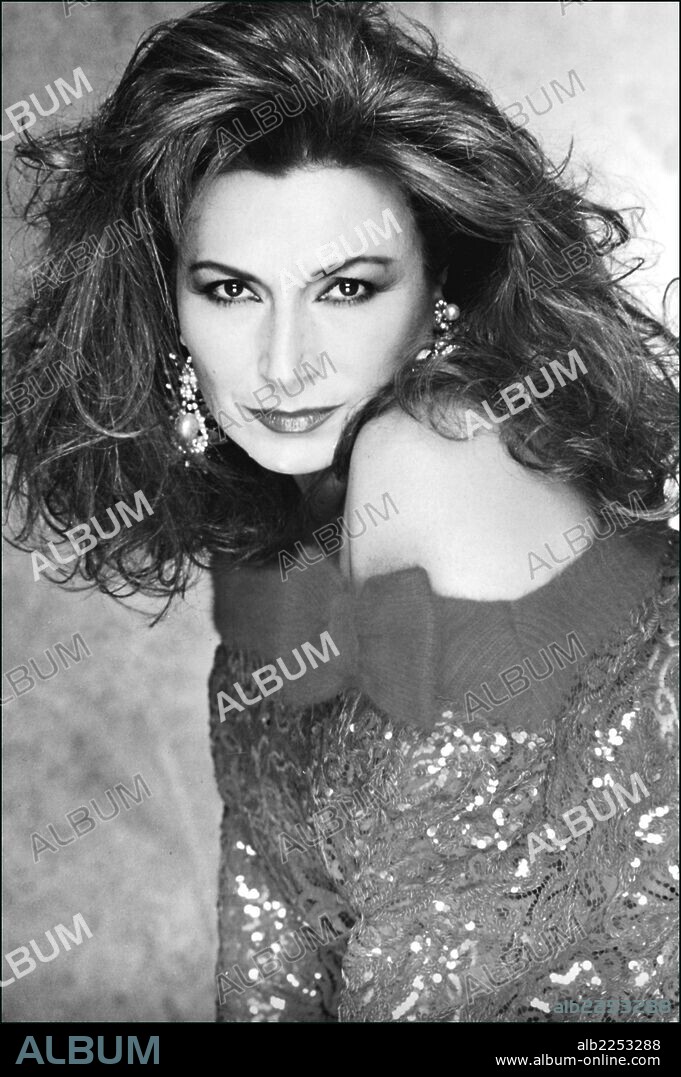 ROCIO JURADO. CANTANTE Y ACTRIZ ESPAÑOLA. CHIPIONA 1946-MADRID2006.