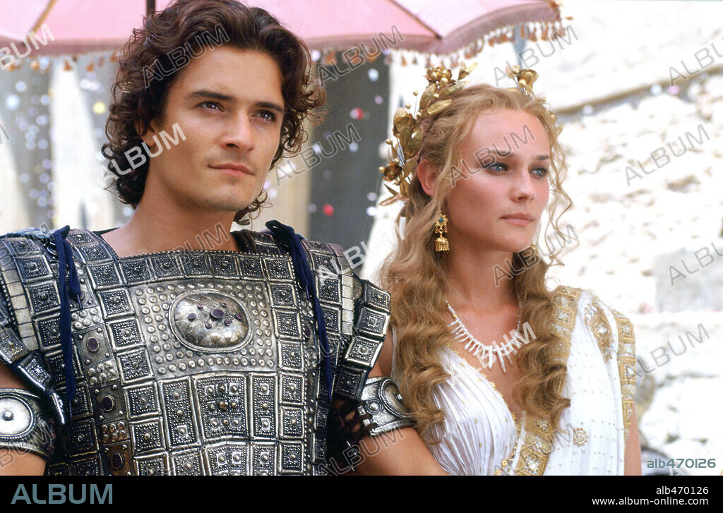 DIANE KRUGER and ORLANDO BLOOM in TROY, 2004, directed by WOLFGANG PETERSEN. Copyright WARNER BROS. / BAILEY, ALEX.