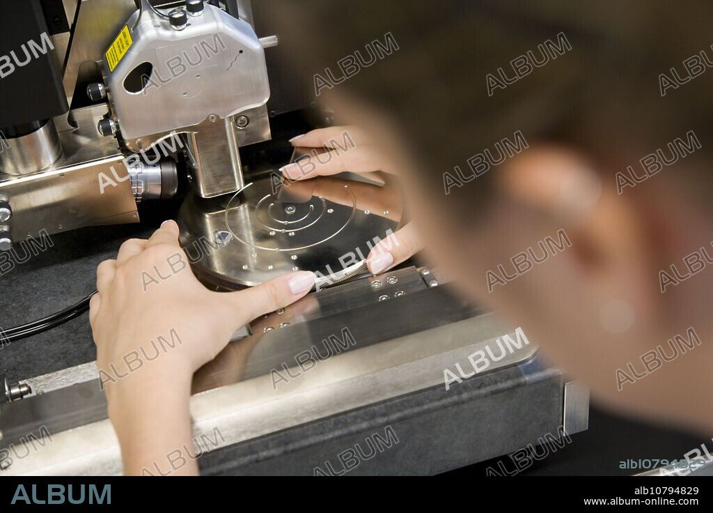 Polytechnic School, University of the Basque Country, Donostia, Gipuzkoa, Basque Country. Digital Instruments Veeco Dimension 3100, Atomic Force Microscope.