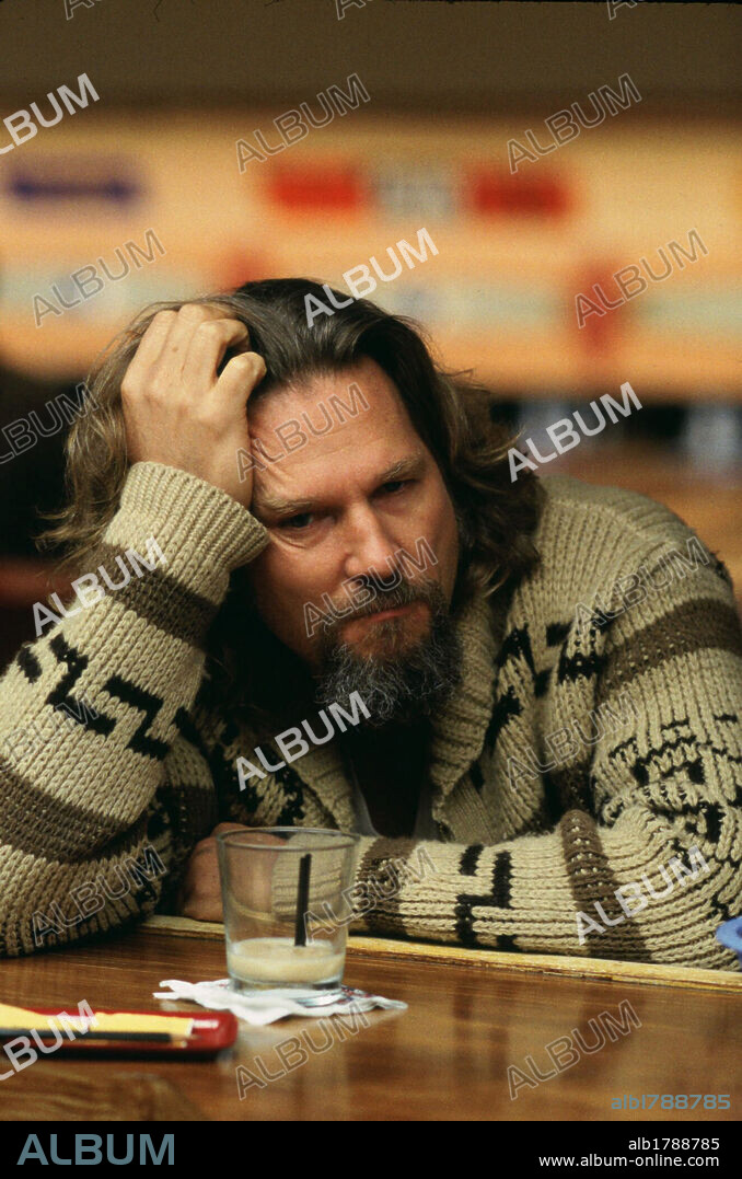 JEFF BRIDGES en EL GRAN LEBOWSKI, 1998 (THE BIG LEBOWSKI), dirigida por JOEL COEN. Copyright POLYGRAM/WORKING TITLE FILMS.